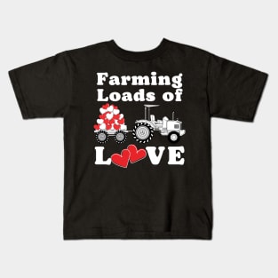 Farming loads of love Kids T-Shirt